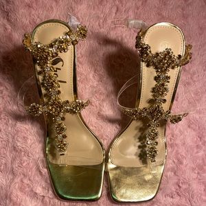 This is a SHEIN Brand women’s rhinestone gold heel shoe in a Size 11…